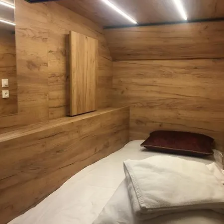 1st Capsule Old Town Hostel Praga